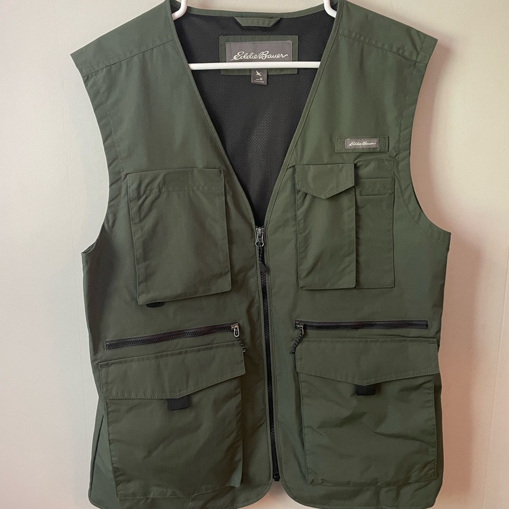 *New without tags* Eddie Bauer lightweight vest. Size M.